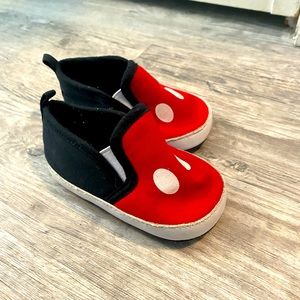 Disney Mickey Mouse toddler shoes 4-5T